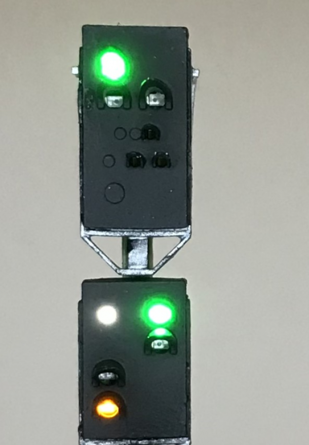 H/V Kompakt Einfahrsignal mit Vorsignal am geraden Mast DUMMY
